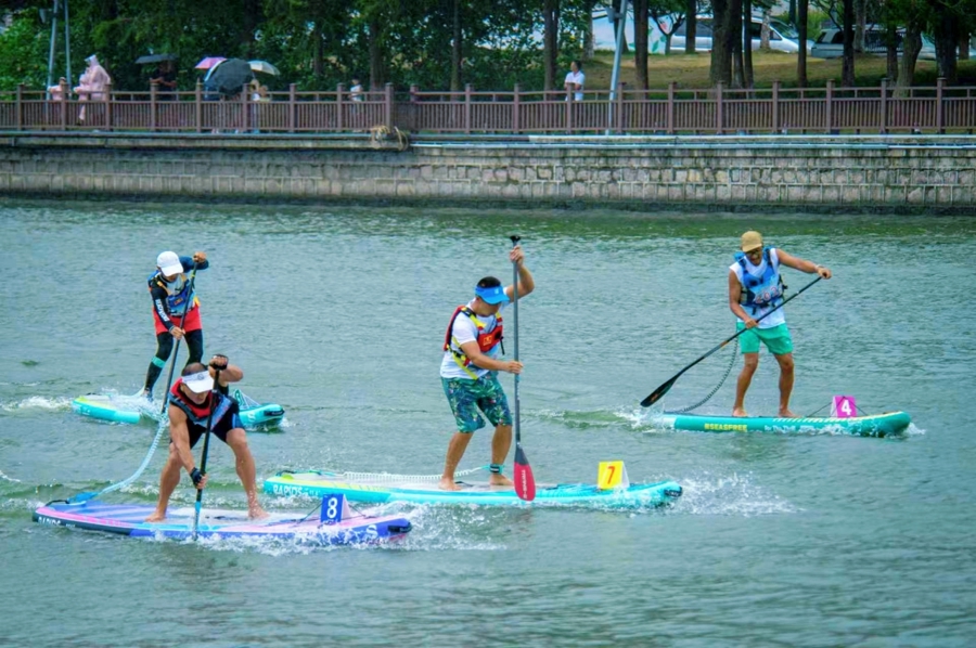 選手劈波斬浪